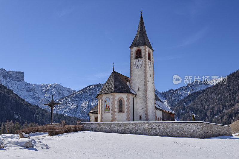 圣维托教堂，Valle di Braies